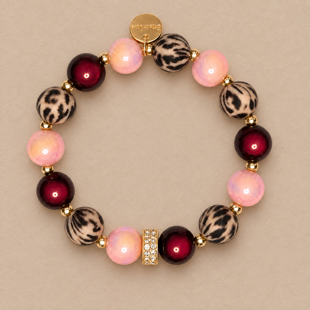 Perlenarmband Leo & Burgundy mit Glitzer-Charm – Perlenmix 12mm