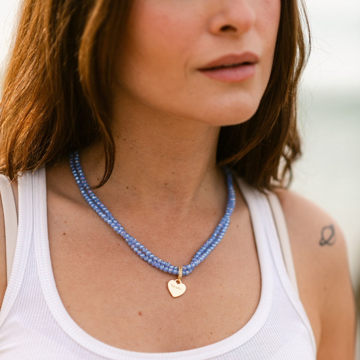 Perlenhalskette Azurblau Elastisch mit Herz-Charm Silber | Wasserfest