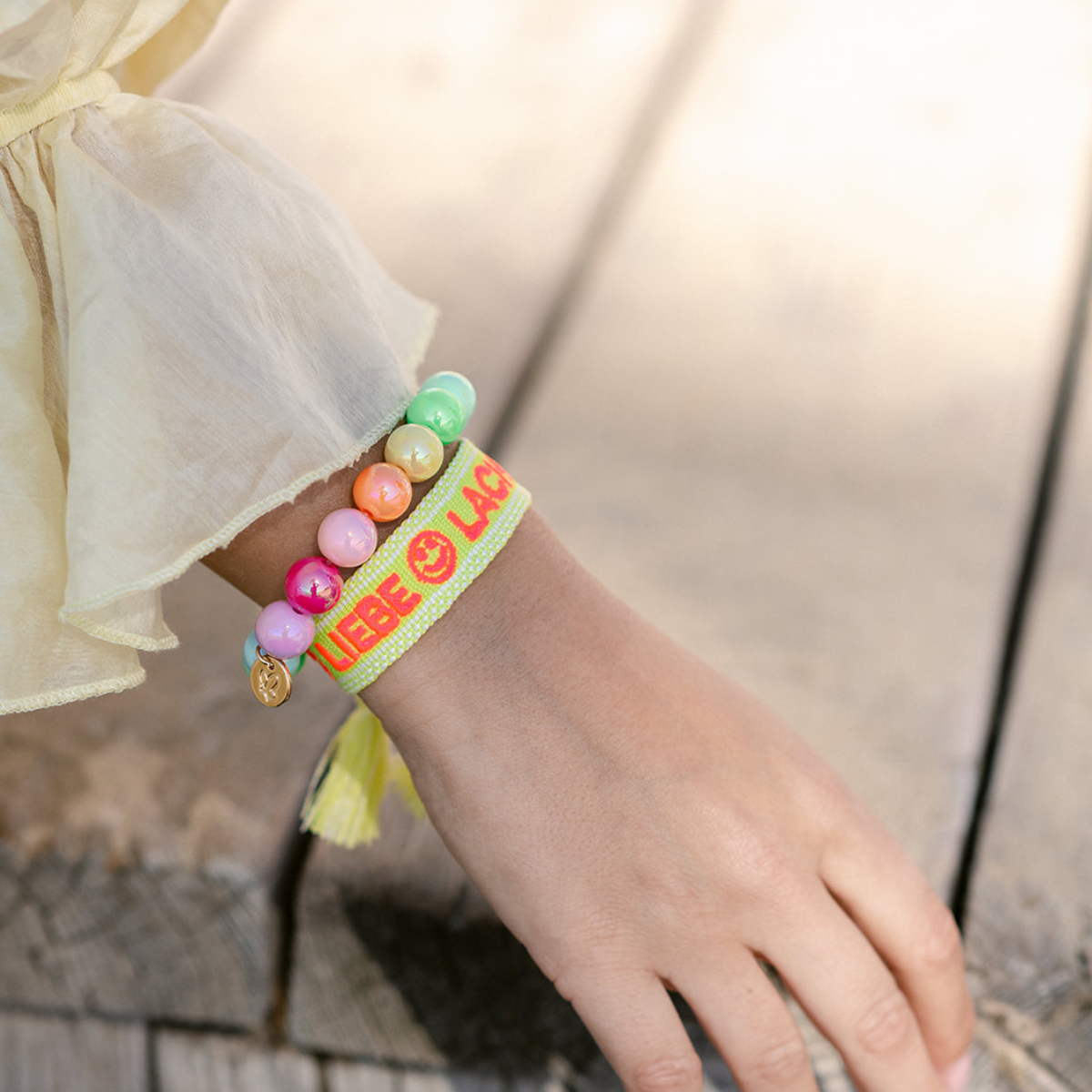 Perlenarmband Bunt mit 3D Intensiv Glow Effekt