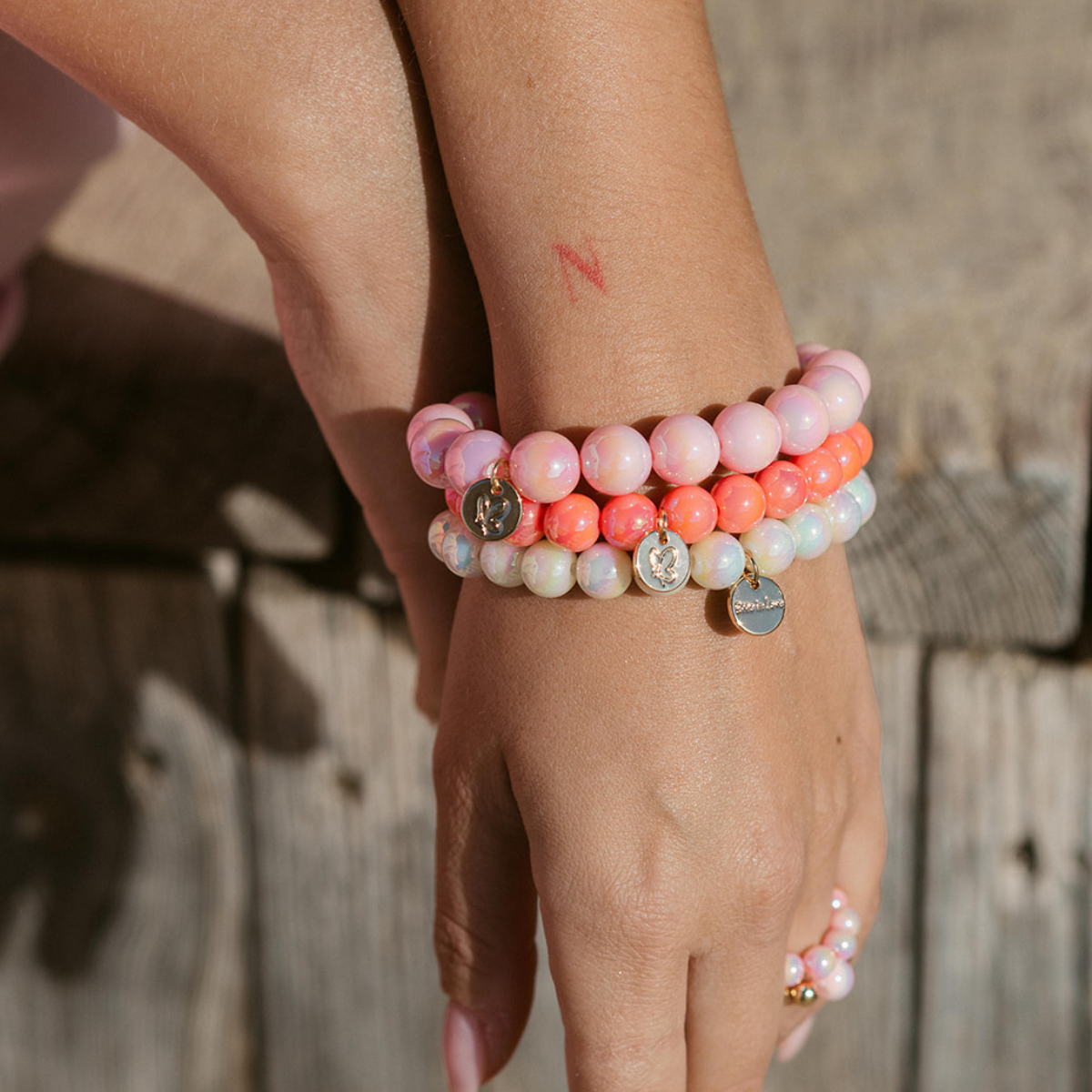 Perlenarmband Rosa mit 3D Intensiv Glow Effekt
