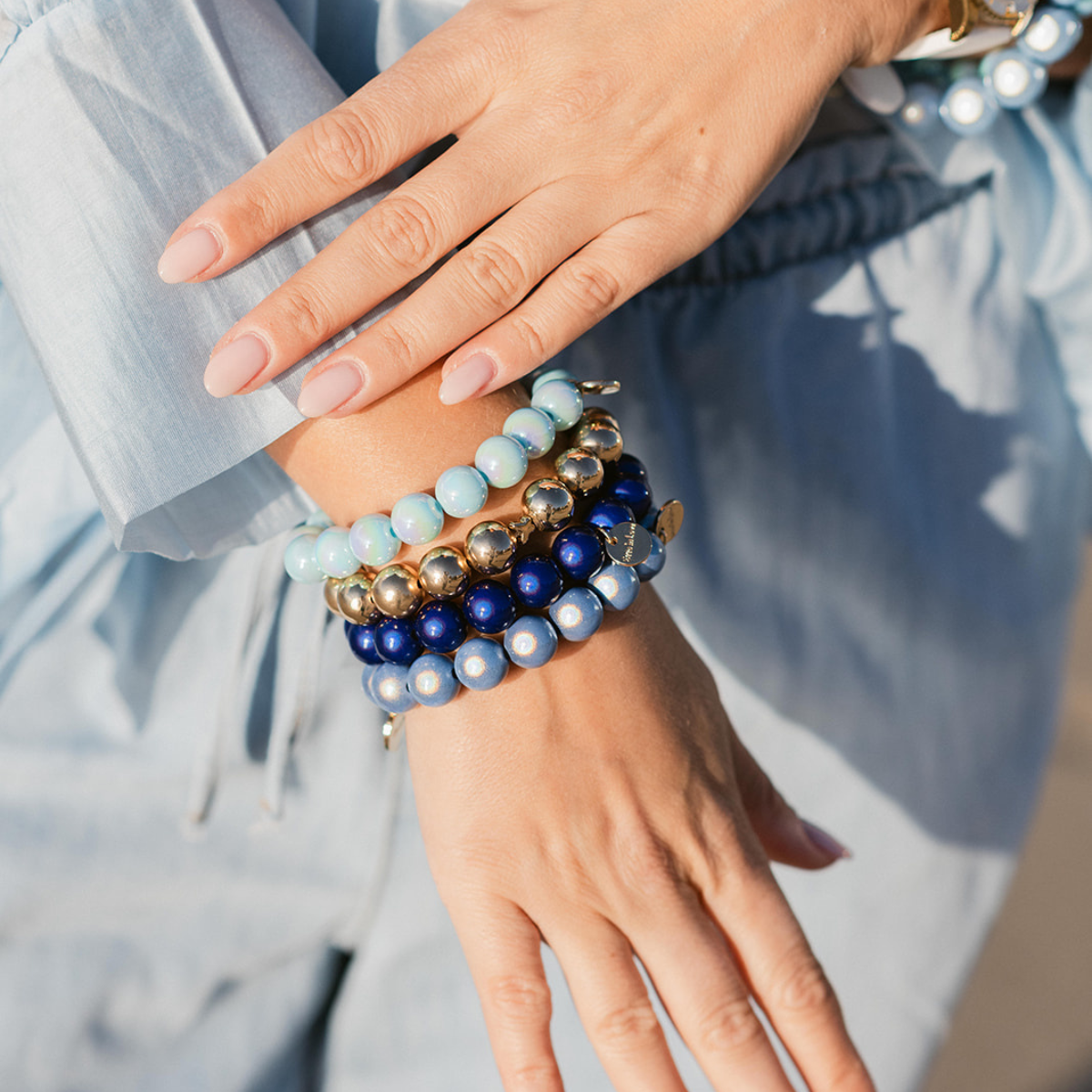 Perlenarmband Hellblau mit 3D Intensiv Glow Effekt