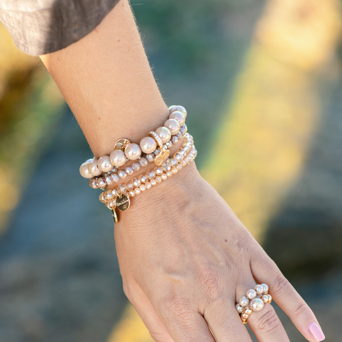 Perlenarmband-Set Braun–Hellbraun mit Herzanhänger – 5-teilig mit 3D Intensiv Glow 10 mm
