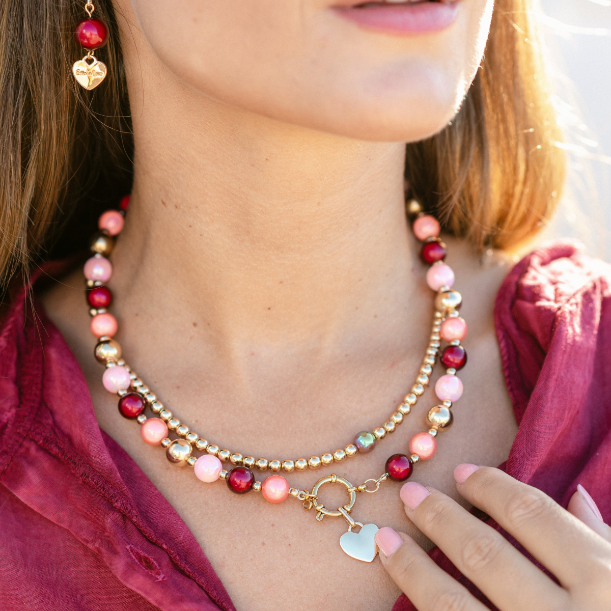 Perlenhalskette Rosa–Weinrot–Gold mit Herz-Charm – Perlenmix 10 mm