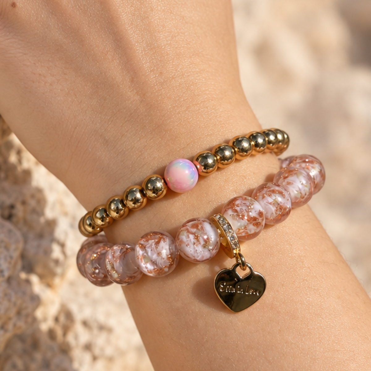 Porzellanperlenarmband Rosa mit Goldflocken & Herzanhänger 10mm