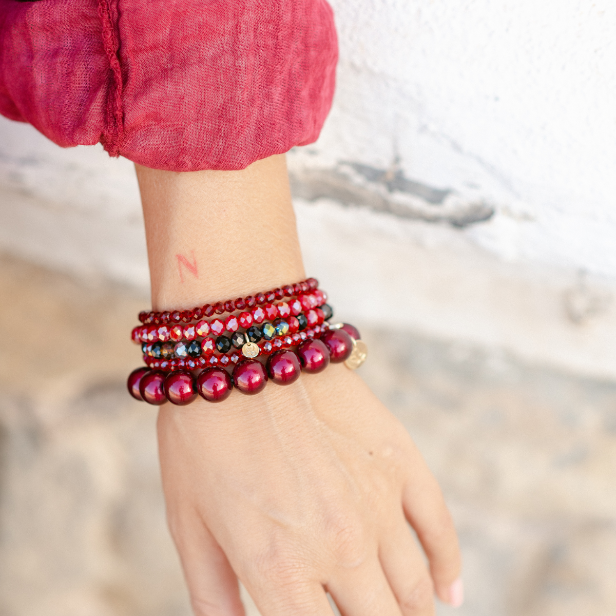 Perlenarmband-Set Weinrot mit Semi-Edelsteinen – 4-teilig & wasserfest