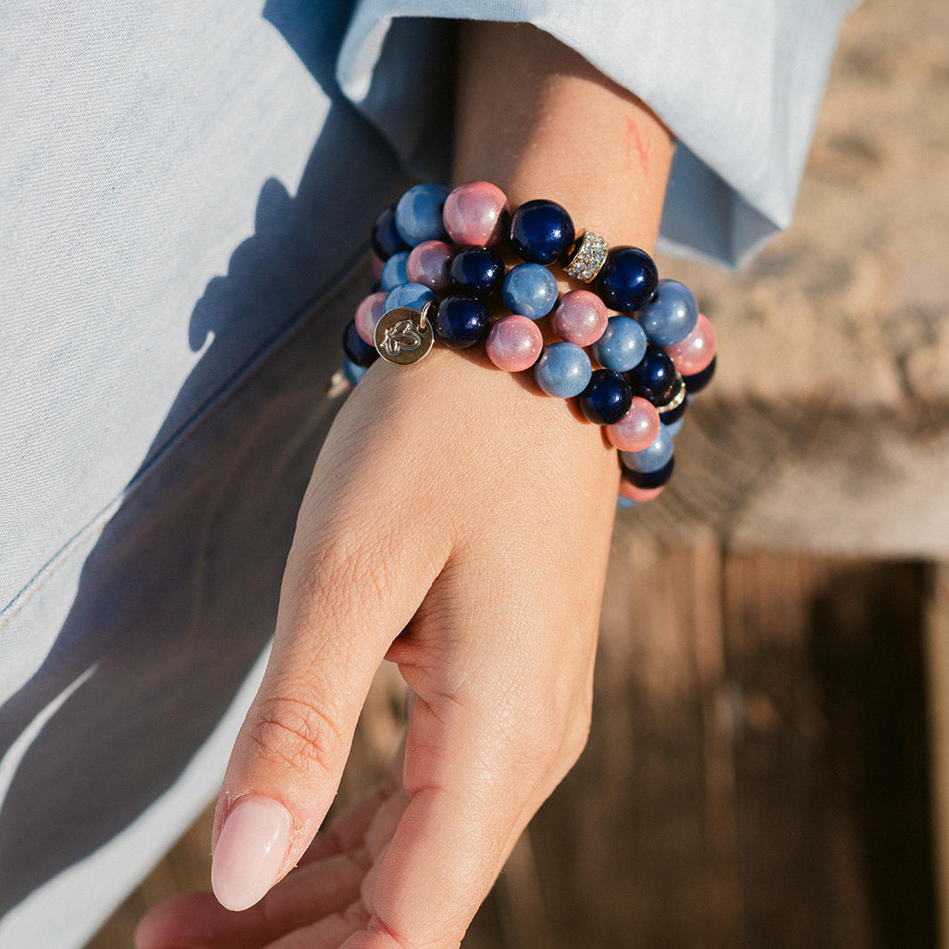 Perlenarmband mit Charm Statement Blau & Rosa mit 3D Matt Glow Effekt