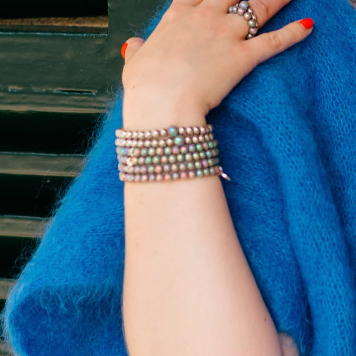 Perlenarmband Set mit Herzanhänger Dunkelgrau - 3D Intensiv Glow Effekt & Versilbert