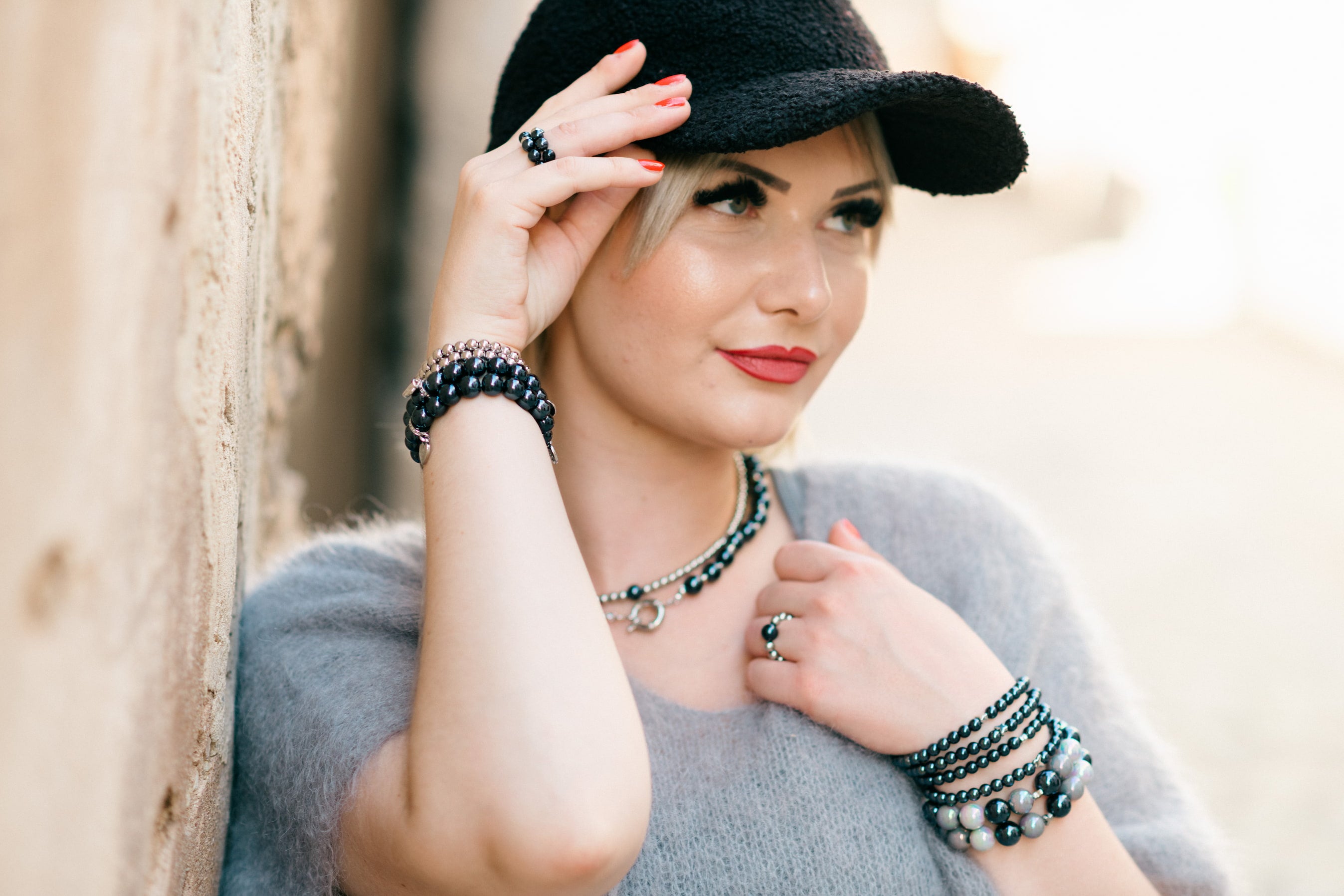 Perlenarmband muti grau mit Schimmer