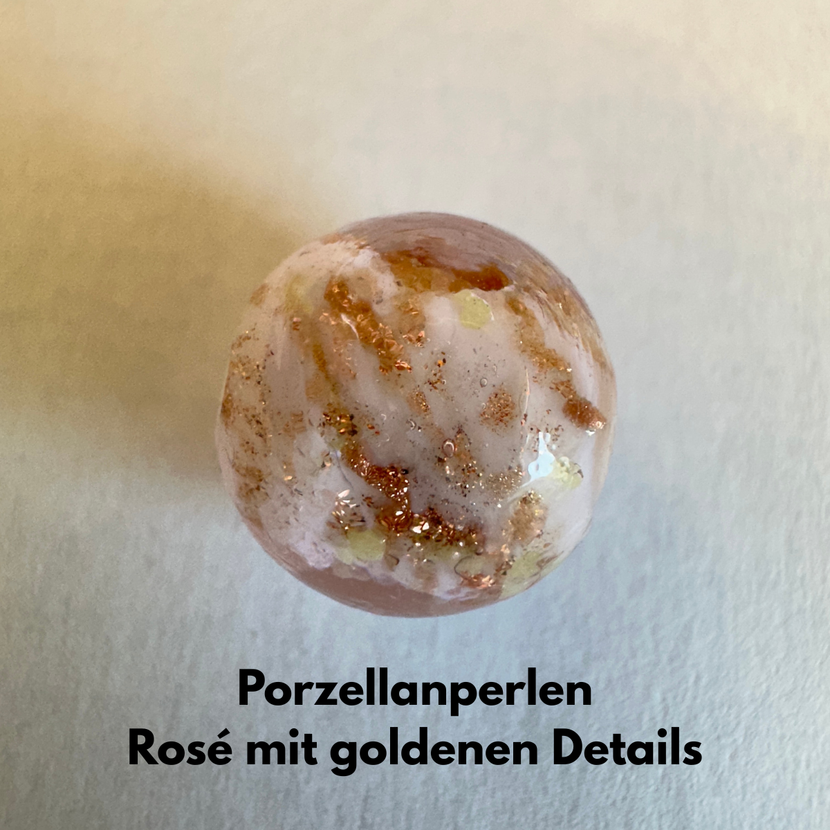 Perlenarmband Multi Rosa mit Porzellanperlen & Schmetterling – Perlenmix 10mm