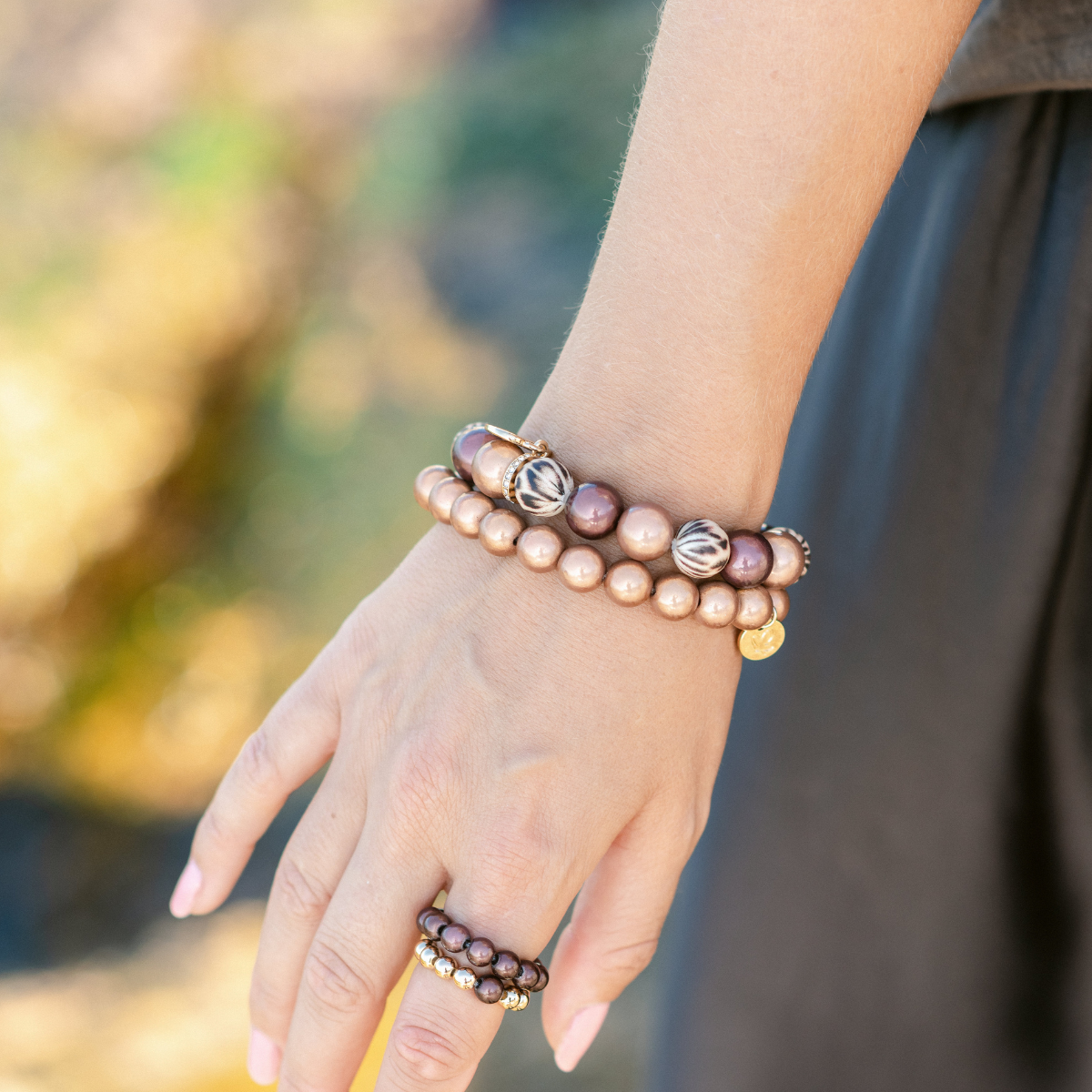 Perlenarmband Leo & Braun mit Herzanhänger – Perlenmix 12mm