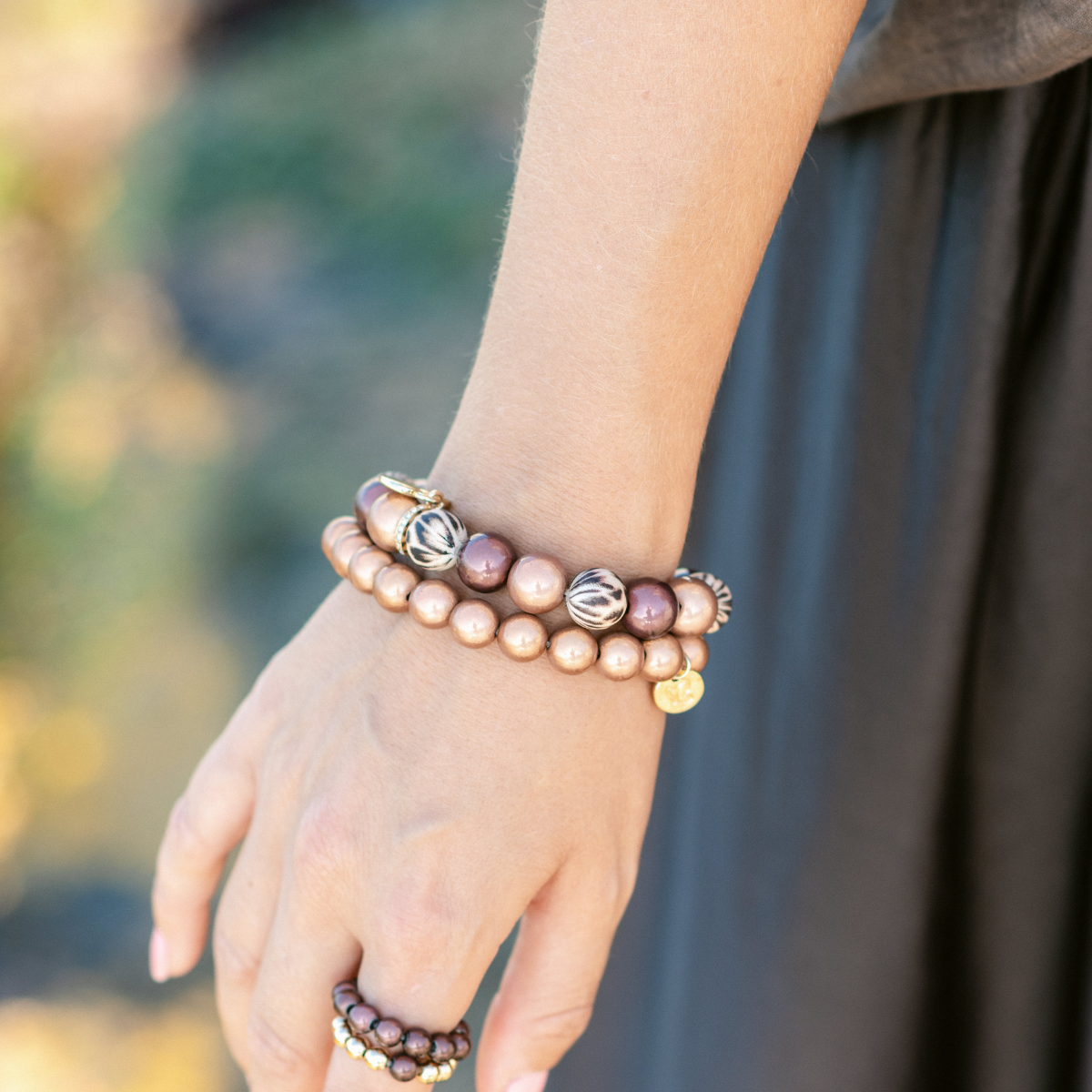 Perlenarmband Leo & Braun mit Herzanhänger – Perlenmix 12mm