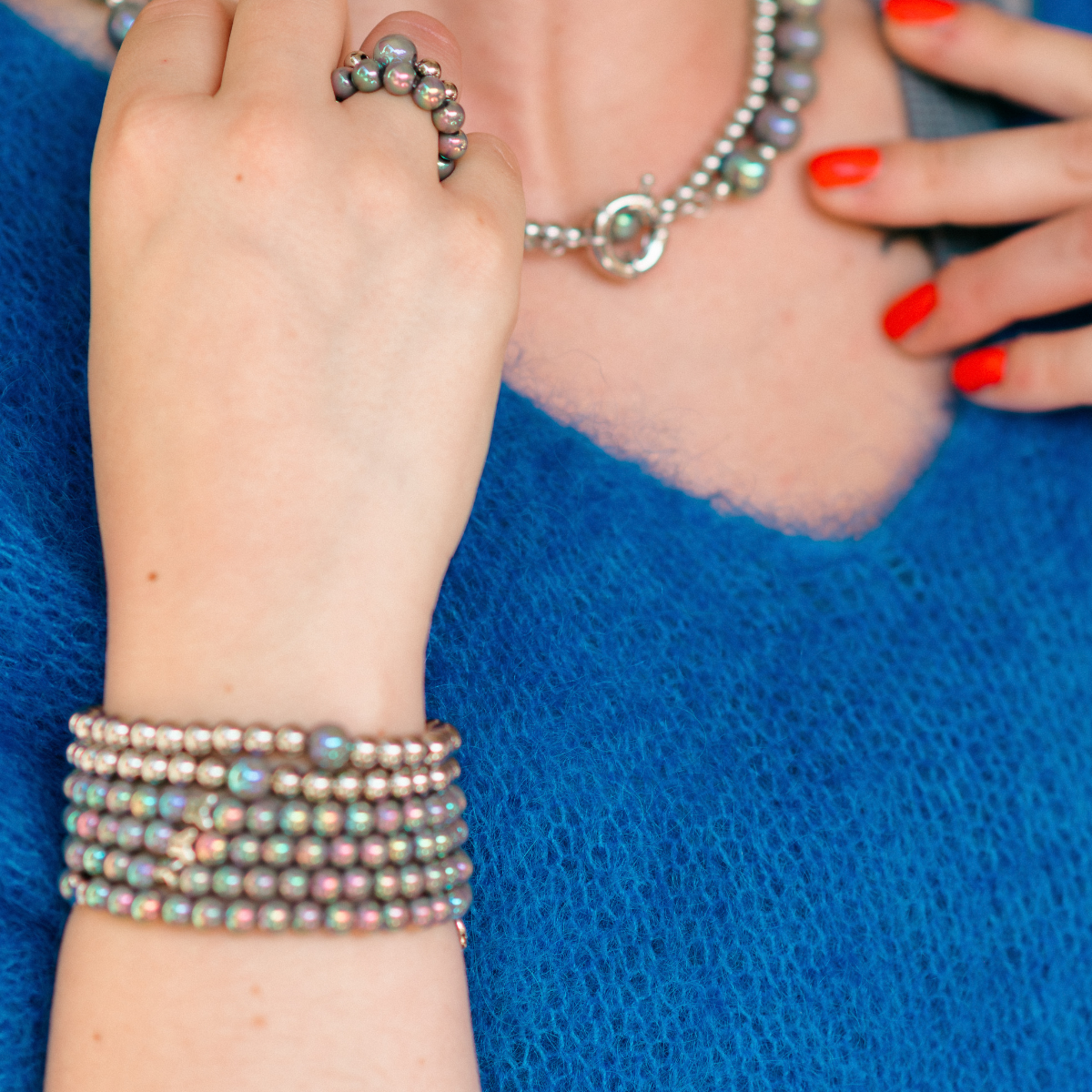 Perlenarmband Versilbert Fine Dunkelgrau mit 3D Intensiv Glow Effekt 6mm