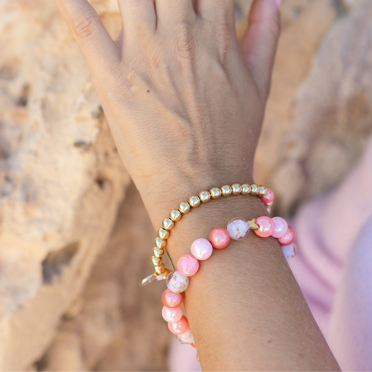 Perlenarmband Multi Rosa mit Porzellanperlen & Schmetterling – Perlenmix 10mm