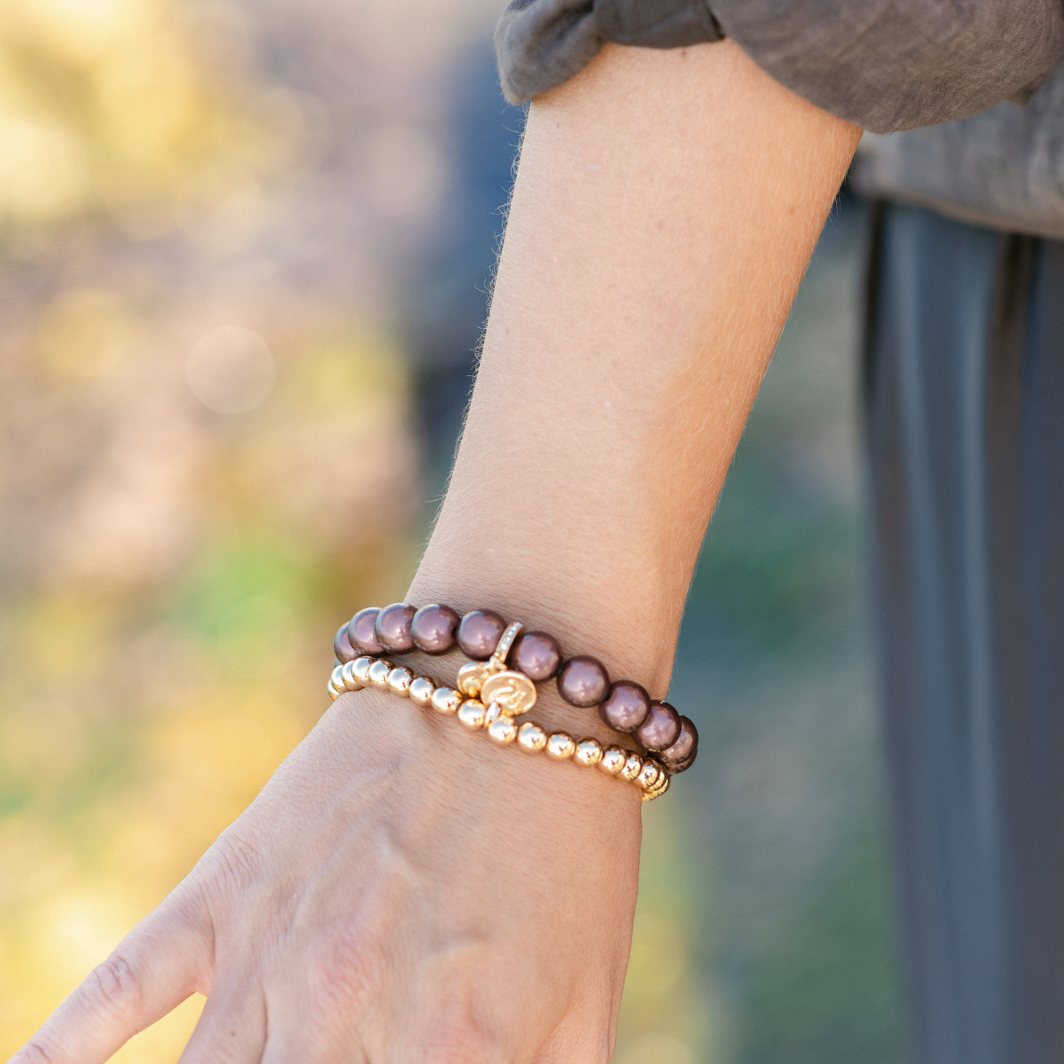 Perlenarmband Dunkles Schokoladenbraun mit Herzanhänger – 3D Matt Glow 10mm