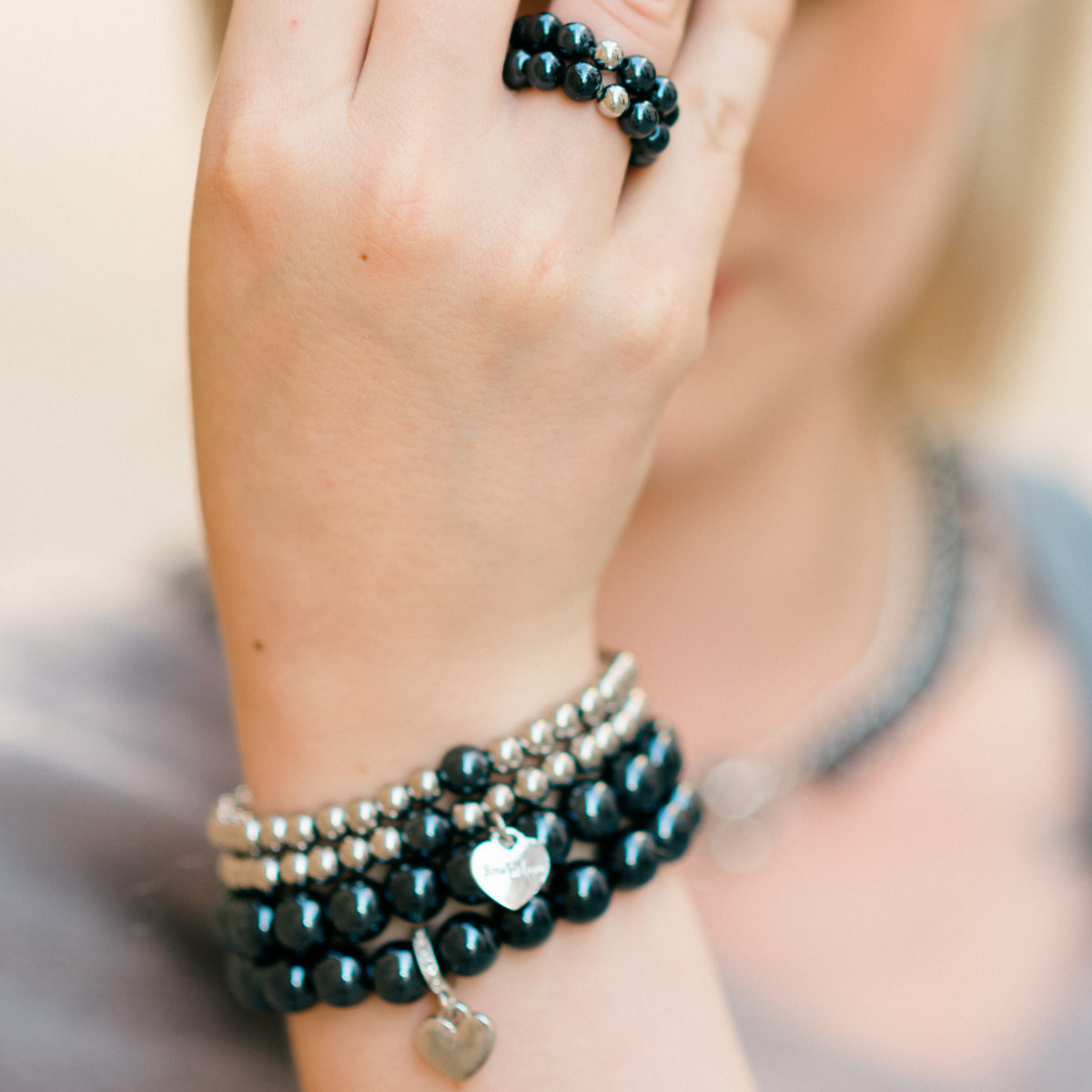 Perlenarmband Versilbert Fine Schwarz mit 3D Intensiv Glow Effekt 6mm