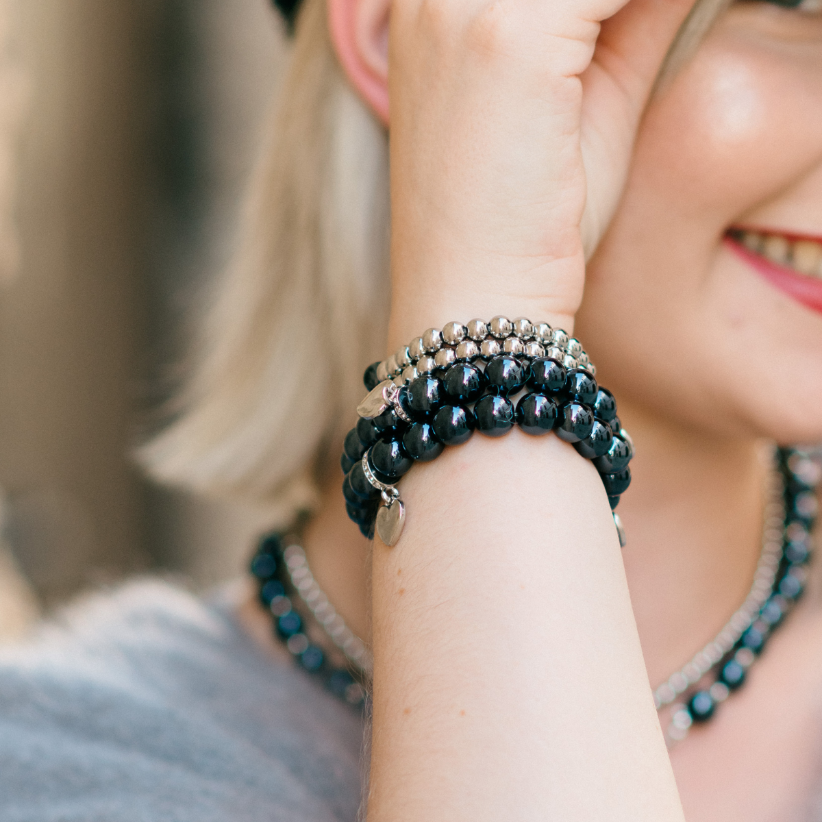 Perlenarmband Versilbert Fine Schwarz mit 3D Intensiv Glow Effekt 6mm