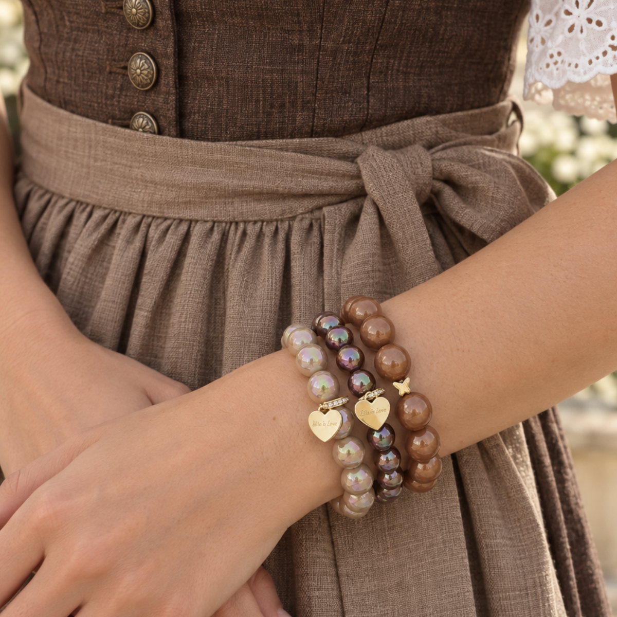 Statement-Armband-Set Braun mit Herzen – Trachtenliebe – 3-teilig, 10 & 12 mm