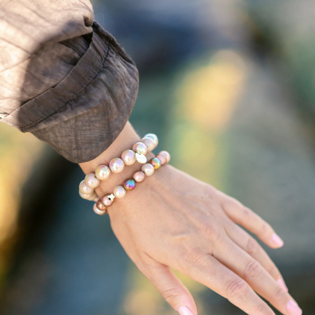 Perlenarmband-Set Braun–Hellbraun mit Schmetterling – Perlenmix 10 mm & 3D Intensiv Glow 12 mm