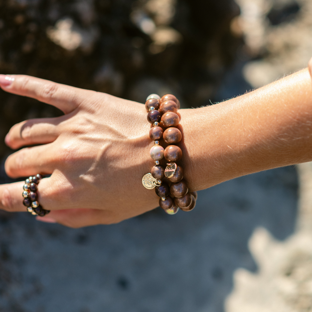 Perlenarmband Deluxe Multi Braun mit Zwischenperlen – Perlenmix 10mm