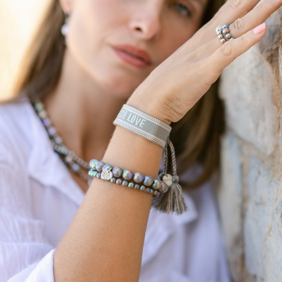 Perlenarmband Set mit Herzanhänger Dunkelgrau - 3D Intensiv Glow Effekt & Versilbert