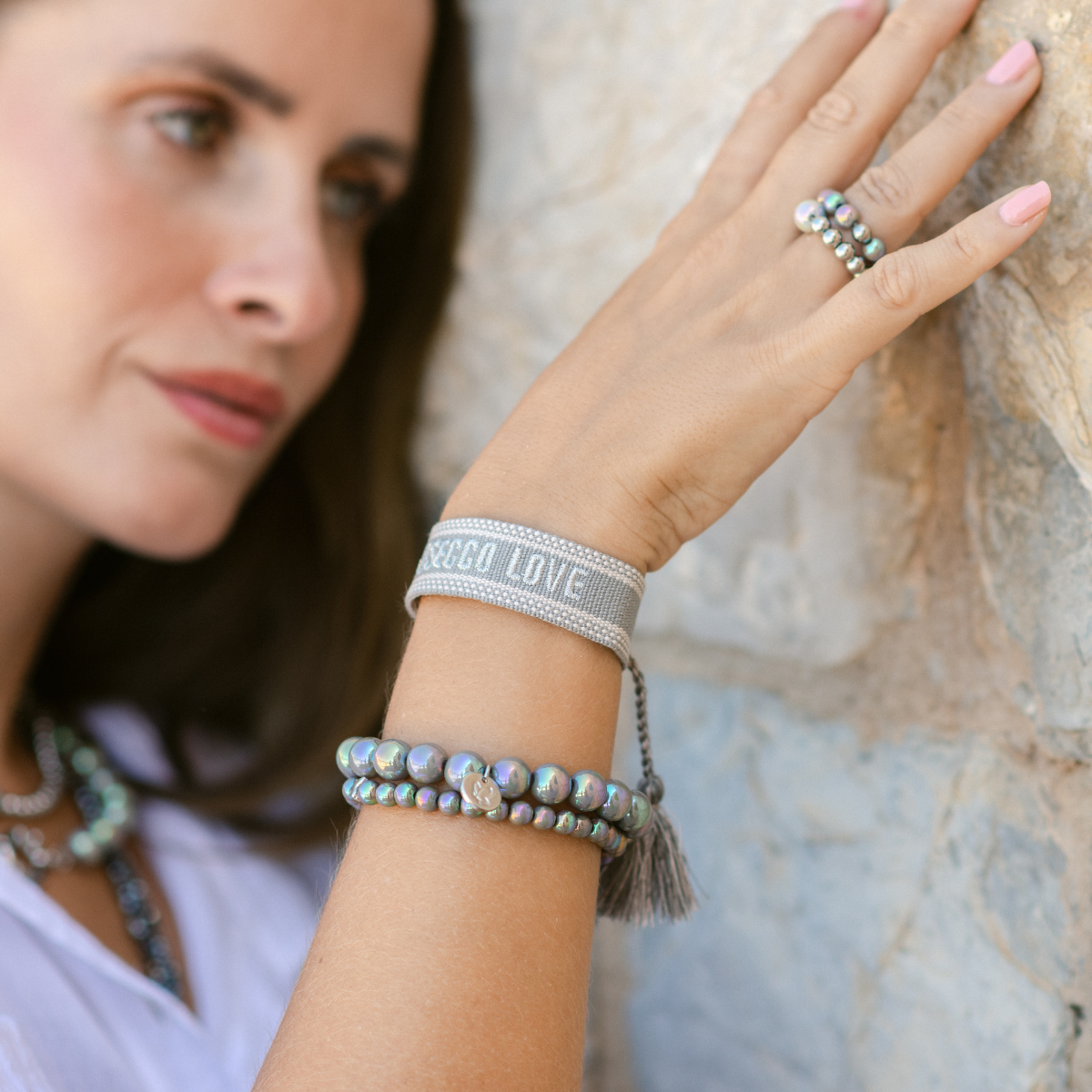 Perlenarmband Set mit Herzanhänger Dunkelgrau - 3D Intensiv Glow Effekt & Versilbert