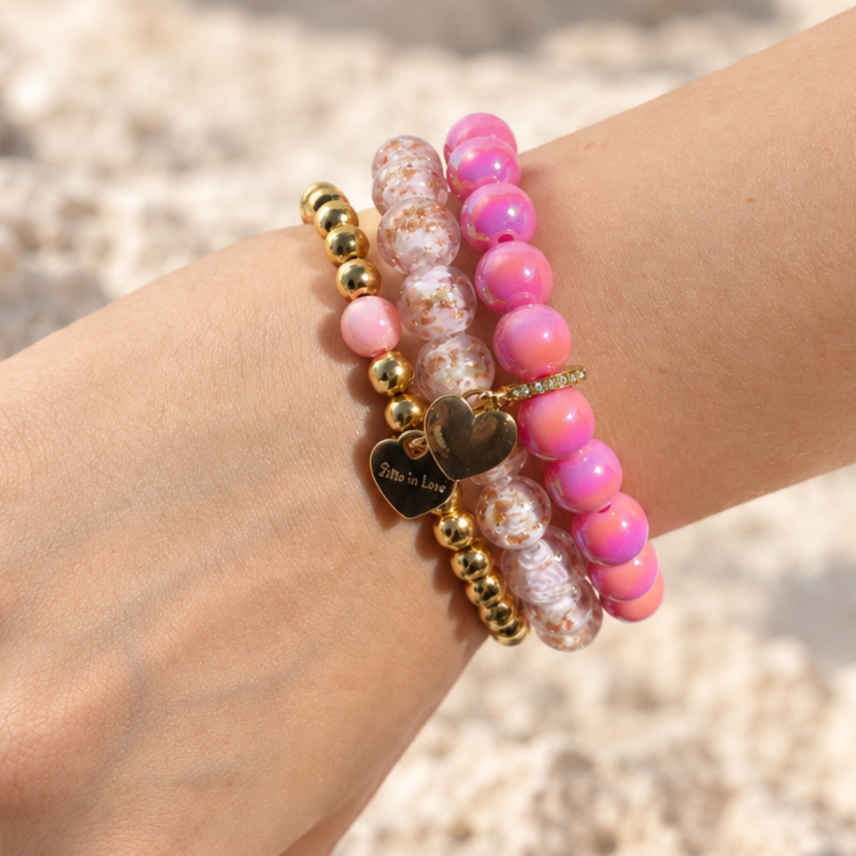 Porzellanperlenarmband Rosa mit Goldflocken & Herzanhänger 10mm