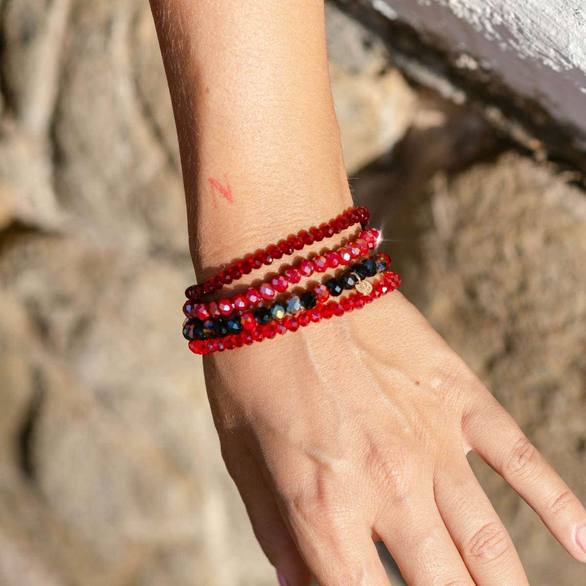 Perlenarmband-Set Weinrot mit Semi-Edelsteinen – 4-teilig & wasserfest