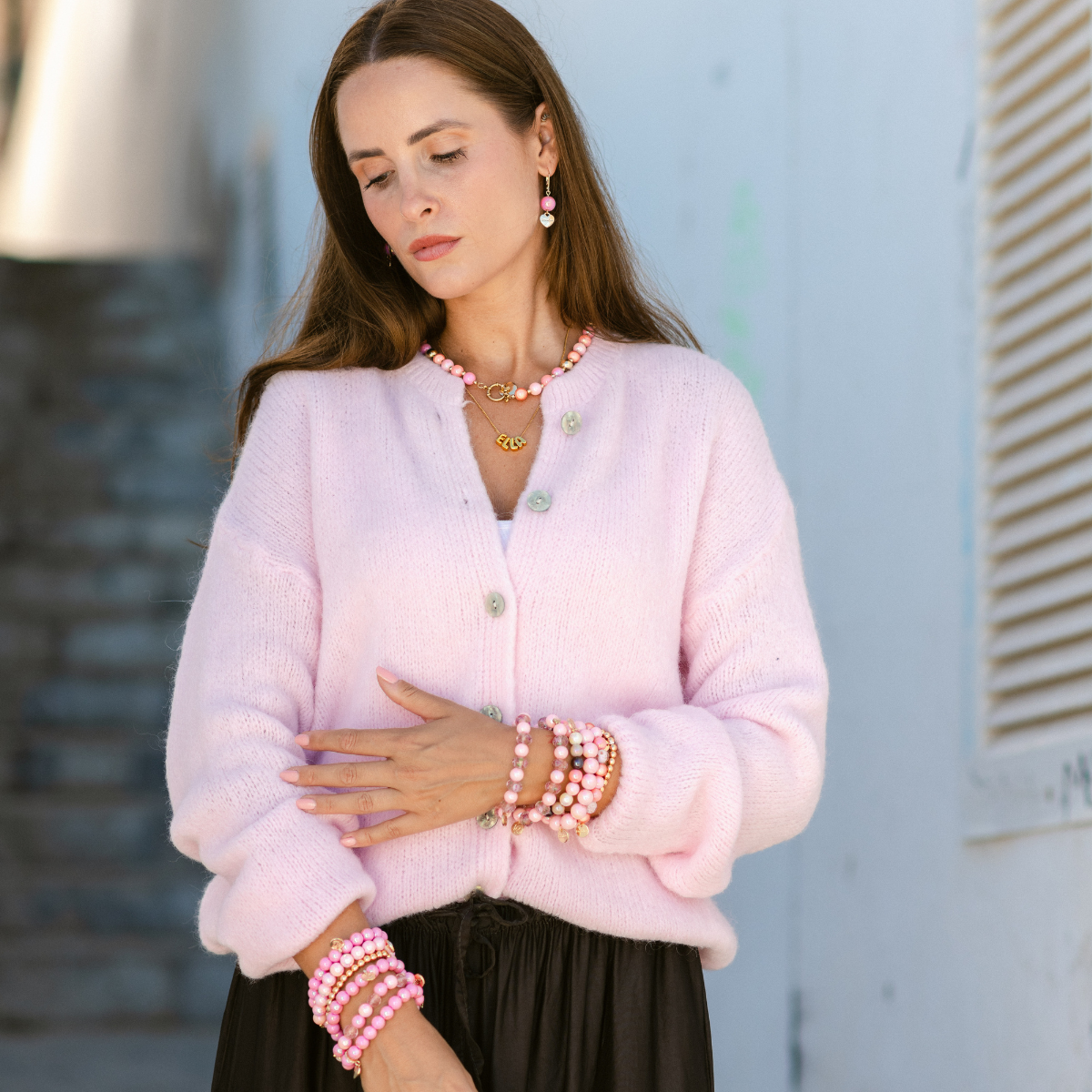 Porzellanperlenarmband Rosa mit Goldflocken & Herzanhänger 10mm