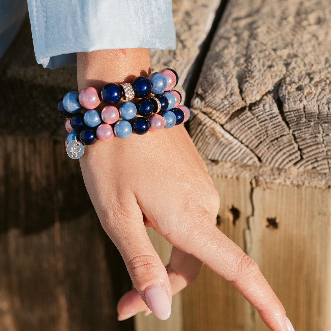 Perlenarmband mit Charm Statement Blau & Rosa mit 3D Matt Glow Effekt